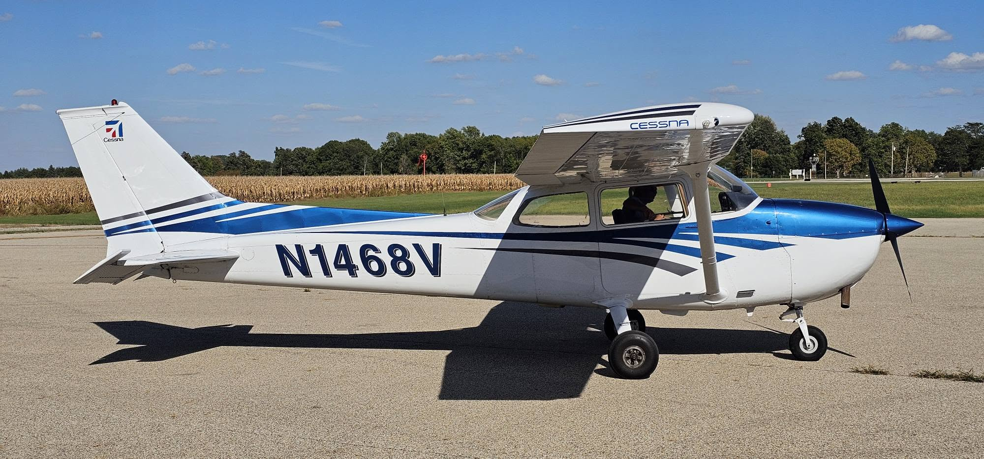1974 Cessna 172M Skyhawk N1468V on the ramp at Monmouth Municipal Airport